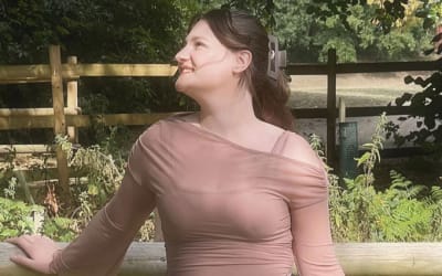 Suzannah Finds Her Spin: An Emotional, Dizzying Debut with “Merry Go Round”