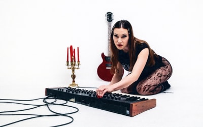 Los Angeles Artist Chelsey Boy Unveils Seductive Cover of Singapore Sling’s “Freaks” — Post-Punk.com