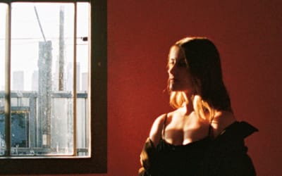 Single: Madeleine Rose – Strangers