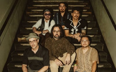 Gata Galáctica surfs the cosmos with cumbia