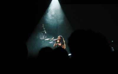 photos: Erika de Casier – live in Los Angeles