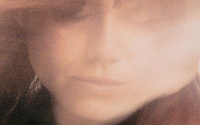 TURTLENEK | Molina returns with hypnotic new single ‘Golden Brown Sugar’