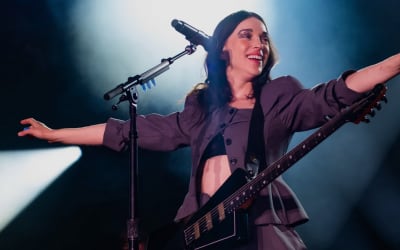 St. Vincent Covers Jeff Buckley’s “Grace” at Intimate Live Performance