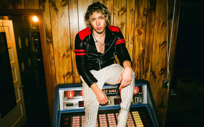 Barns Courtney Performs Stomping, Soaring Cover of ‘50s Hit “Green Door” - Cover Me