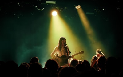 Holly Humberstone @ Ancienne Belgique (AB Club): Terugkeren in een veilige bubbel