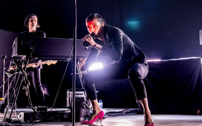 Nieuwe single Jehnny Beth - “Look At Me” (feat. Mike Patton)