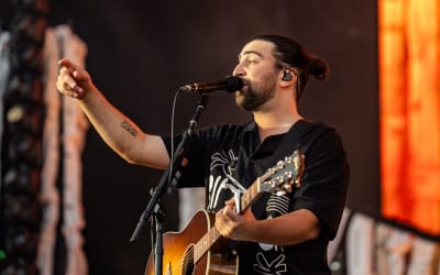 Nieuwe single Noah Kahan - “Porch Light”