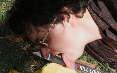 « Kill Love » : poptoken électrise les cœurs brisés