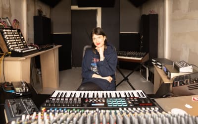 L’esperienza sonora come terapia: una conversazione con Sarah Wreath