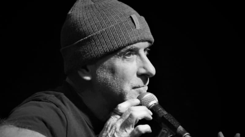 Robert Deeble — The Space Between Us (Mind Bomb Publishing)