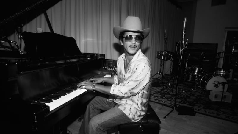 Bruno Mars Accused of Liking “Talentless” Taylor Swift Post │ Exclaim!