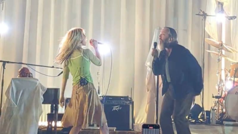 Hayley Williams Brought Out Dallas Green for “Parachute” in Toronto │ Exclaim!