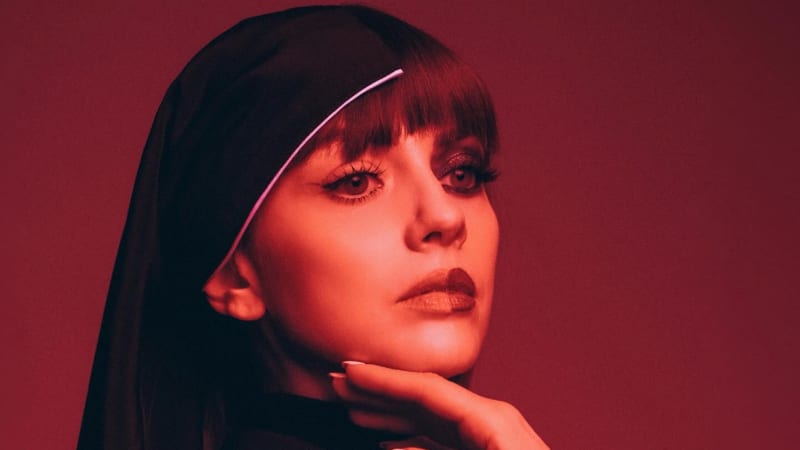 The Liberating Torment of Annalisa’s “Canzone Estiva” - Atwood Magazine