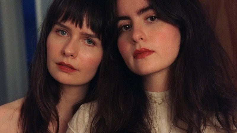 Sarah Julia sign to Nettwerk, share new single “Bigger Picture