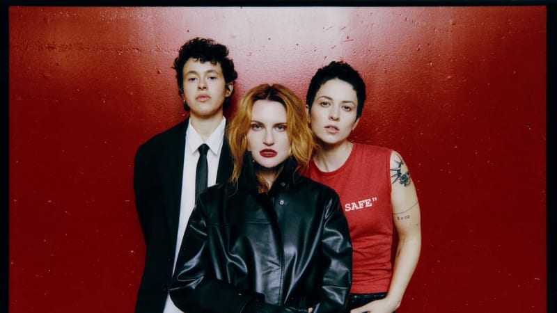 “A call to step outside the algorithm”: MUNA reveal new LP Dancing On The Wall + London/NY residencies