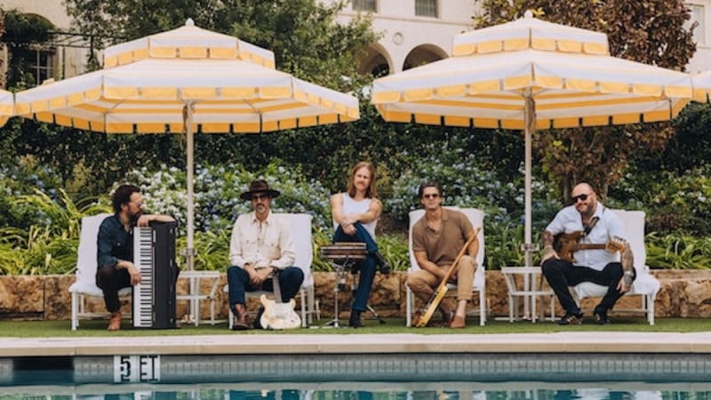 The Band Of Heathens Stick with Tried and True Cosmic Americana Sound on ‘Country Sides’ (ALBUM REVIEW) - Glide Magazine