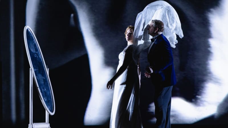 Losing your head at Lyric - Chicago Reader