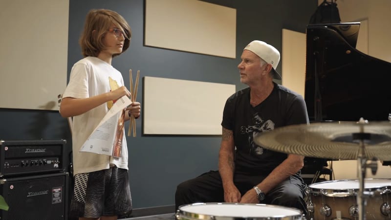 Red Hot Chili Peppers’ Chad Smith Surprises Drum Students as Substitute Teacher: Watch