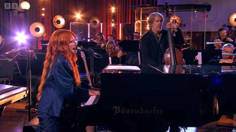 Tori Amos Covers Rolling Stones and Bob Dylan for BBC Radio 2’s Piano Room: Watch