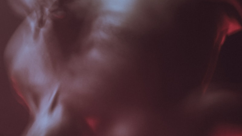 Avery Strayer faces the dark calm of fear on haunting new single “Siren Song”