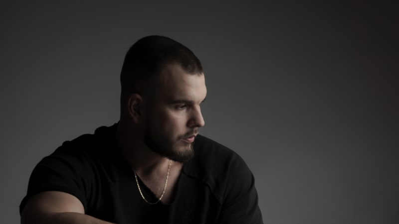 Johan van Mullem turns emotion into a late-night pop confession, “Damn!”