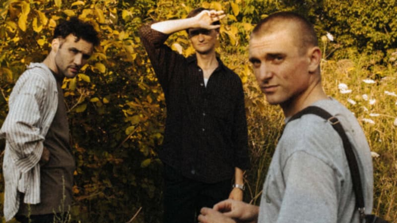 Cola announces 3rd studio album with “Hedgesitting” [Video]