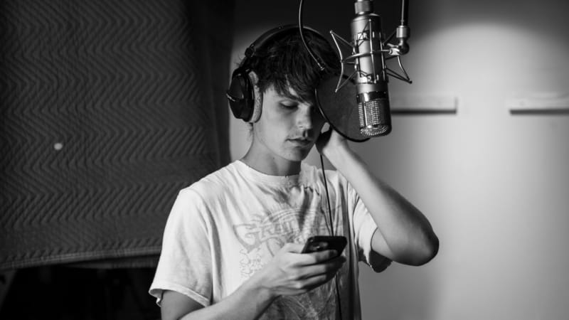 Will Foulke blends melodies on electrifying new single “Fresh Air”