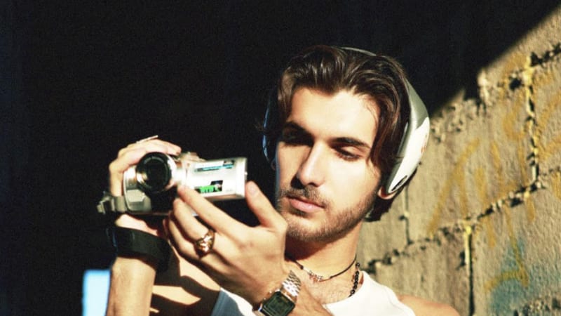 Kamal Maroon delivers raw and unfiltered honesty on pop/R&B anthem “Black x White”