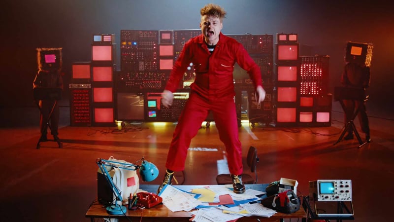 Look Mum No Computer - Eins, Zwei, Drei (Music video) • Electrozombies