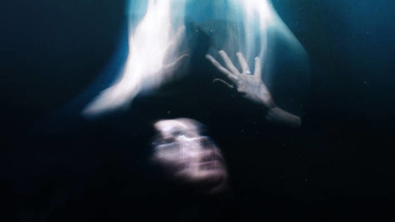 The Mystic Underground - Drowning - Out February 27th on Re:Mission Entertainment, The Mystic Underground return with Drowning, a dark synthpop single backed by an extended club mix.