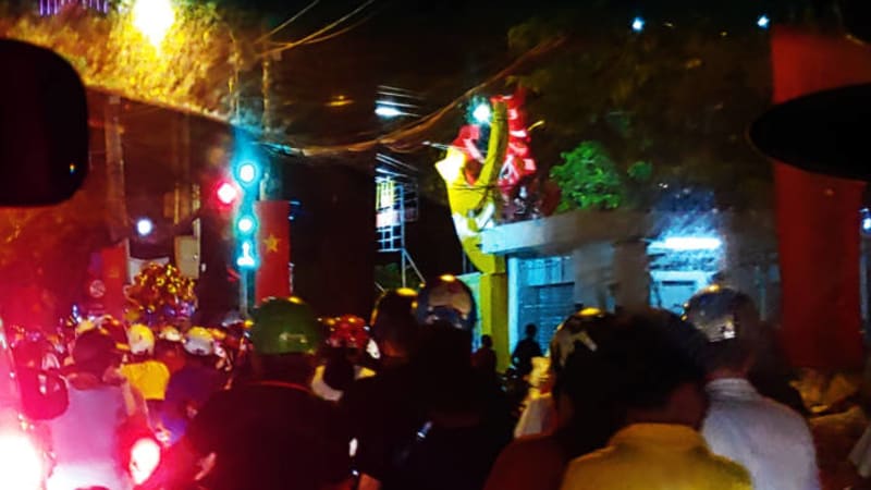 Sky Patterns - Night Call - A heady mix of half-spoken fears, flickering thoughts, circling the inner storms, and the strange beauty that lives in vulnerability.