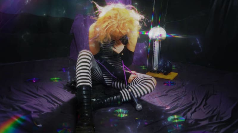 dvdv - STARVVING - ‘A fleeting glimmer in the abyss, a scream suspended between glitch and dream.’ - Metal Magazine