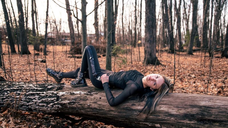 SIERRA LEVESQUE UNLEASHES RAW EMOTION WITH NEW SINGLE “DON’T GO”