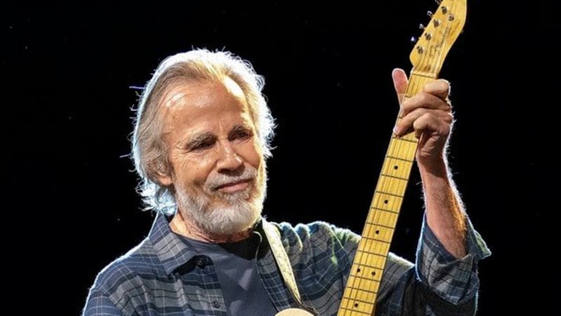 Tanglewood rocks by the water with Jackson Browne