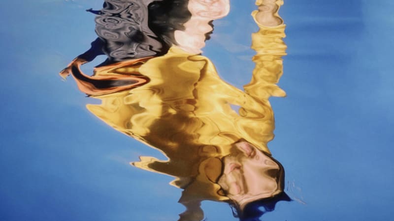 Entre jaulas, beats y libertad: cuatro canciones para romper el molde - La Caverna