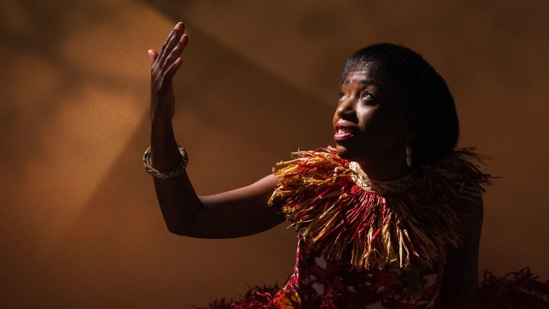 Tita Nzebi revive memoria y raíces en “Réminiscence” - La Caverna