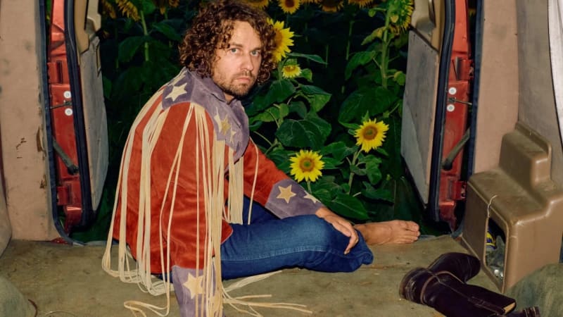 Kevin Morby announces Aaron Dessner-produced album & tour, shares “Javelin” ft. Sylvan Esso's Amelia Meath