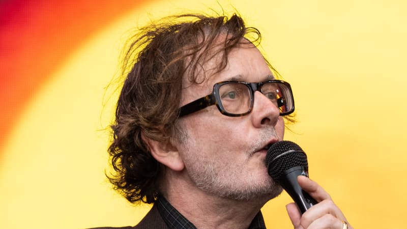 Pulp Share New Song “Begging for Change”