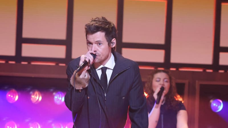 Watch Harry Styles Bring “Dance No More” and “Coming Up Roses” to SNL