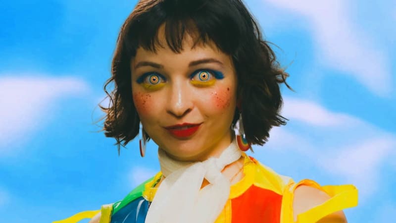 Gelli Haha: “Klouds Will Carry Me to Sleep”