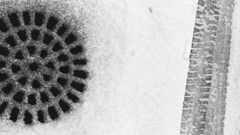 Single: Public Meltdown – Pay No Mind