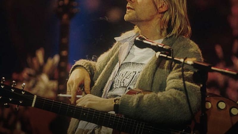 When the Stage Becomes a Portal: Vinyl's Immortal Echoes