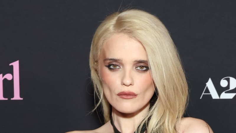 Finally, new Sky Ferreira (kinda)