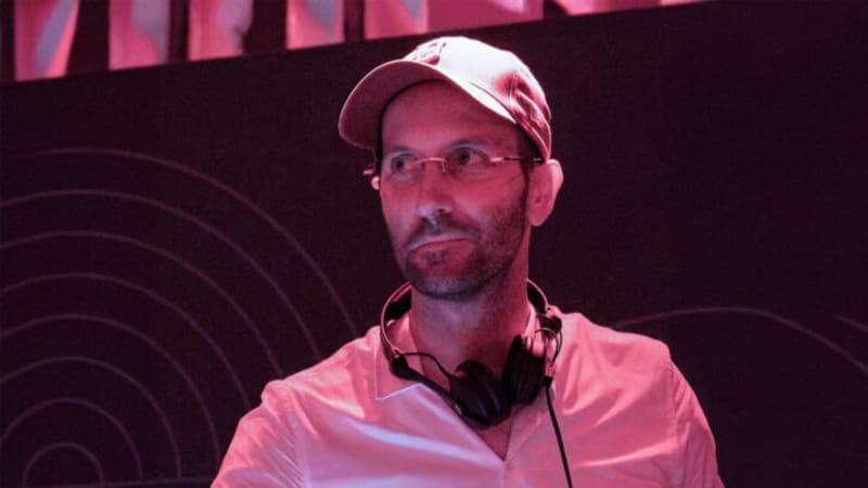 Get your groove on with Dexter Troy’s new single, “Chillin”