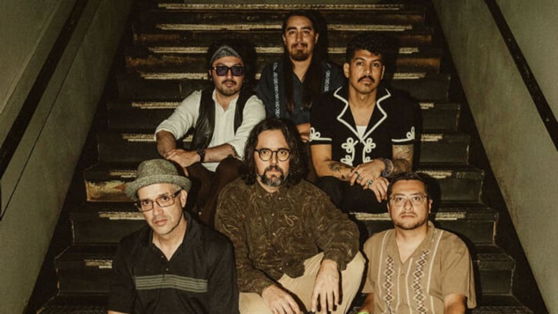 Gata Galáctica surfs the cosmos with cumbia