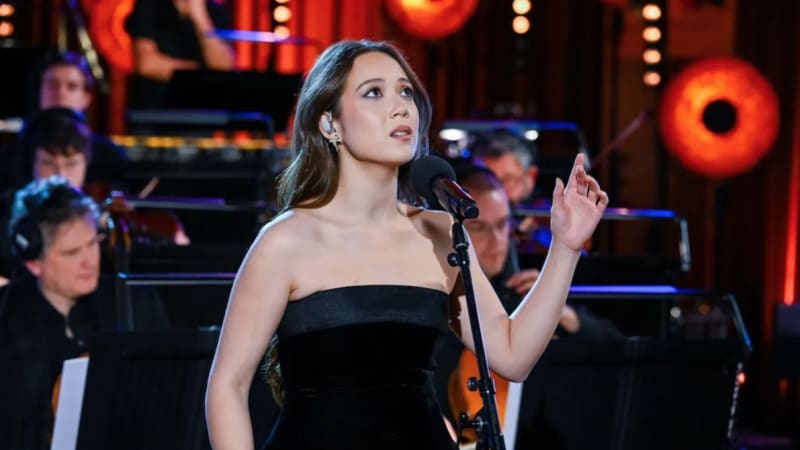 Laufey Covers Joni Mitchell in BBC Piano Room Session