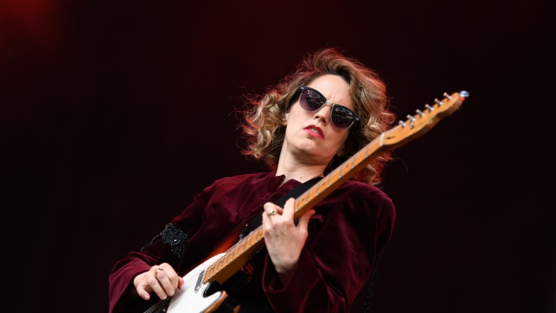 Nieuwe single Anna Calvi - “Is This All There Is?” (feat. Matt Berninger)