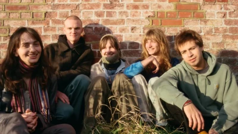 Debuutsingle 1000 Rabbits - “Virgin Soil”