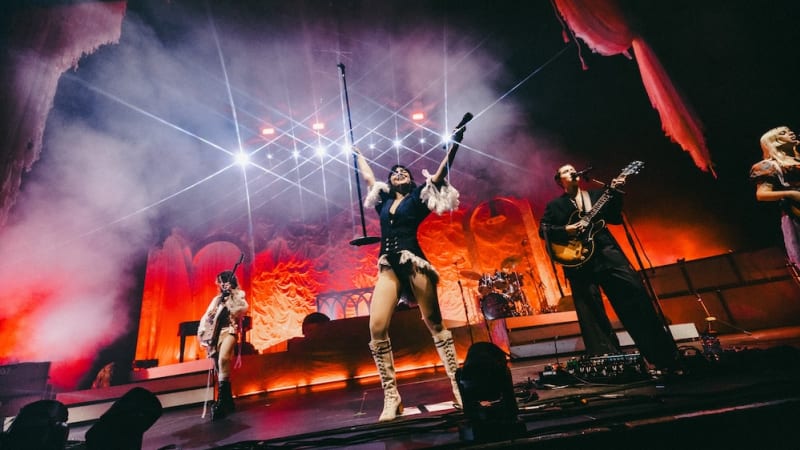 The Last Dinner Party @ Vorst Nationaal: Barock op een sokkel