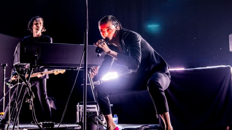 Nieuwe single Jehnny Beth - “Look At Me” (feat. Mike Patton)